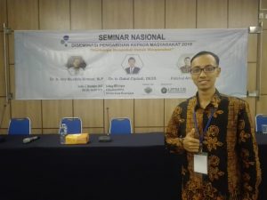 Dian Pratama, Mahasiswa Akuntansi PSDKU Universitas Airlangga di Banyuwangi usai presentasi paper. (Foto: Istimewa)
