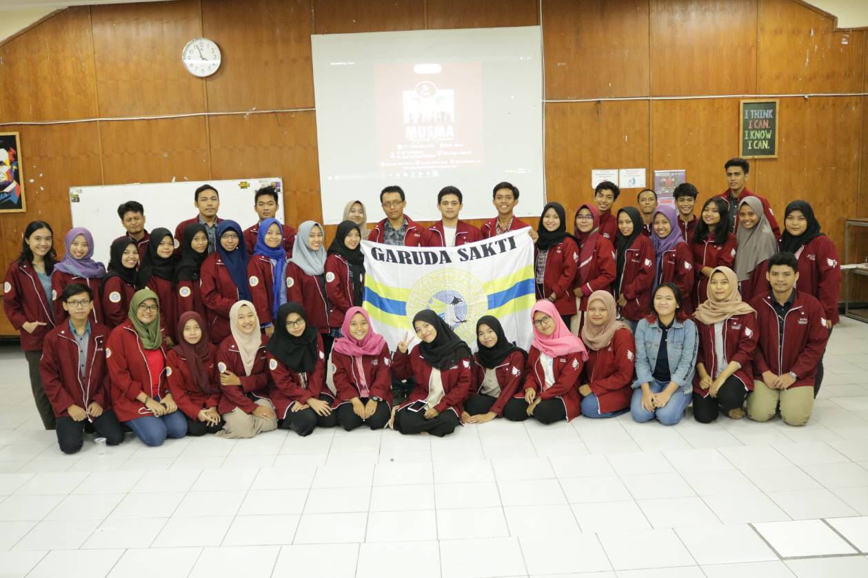 AFIFUDIN Al-Anshori (tengah), ketua Garuda Sakti 2019 bersama anggota. (Foto: Istimewa)