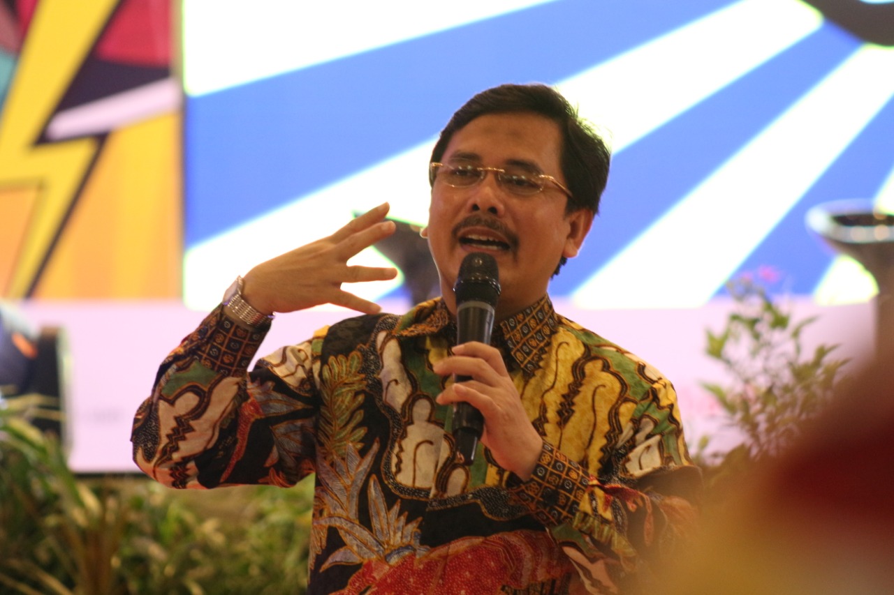 Direktur Kemahasiswaan UNAIR Dr. Hadi Shubhan saat Menyampaikan Materi Tentang Bidikmisi. (Foto: Feri F. Rifa'i)