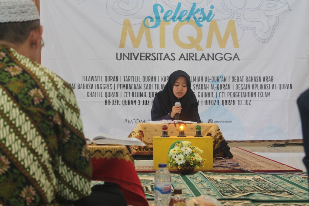 Salah seorang peserta saat mengikuti serangkaian seleksi MTQM tingkat Universitas Airlangga di Masjid Ulul Azmi Kampus C UNAIR. (Foto: Istimewa)