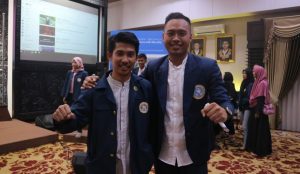 Ketua dan Wakil Ketua BEM UNAIR Galuh Teja dan Fairuzzuhair usai LPJ Publik. (Foto: Istimewa)