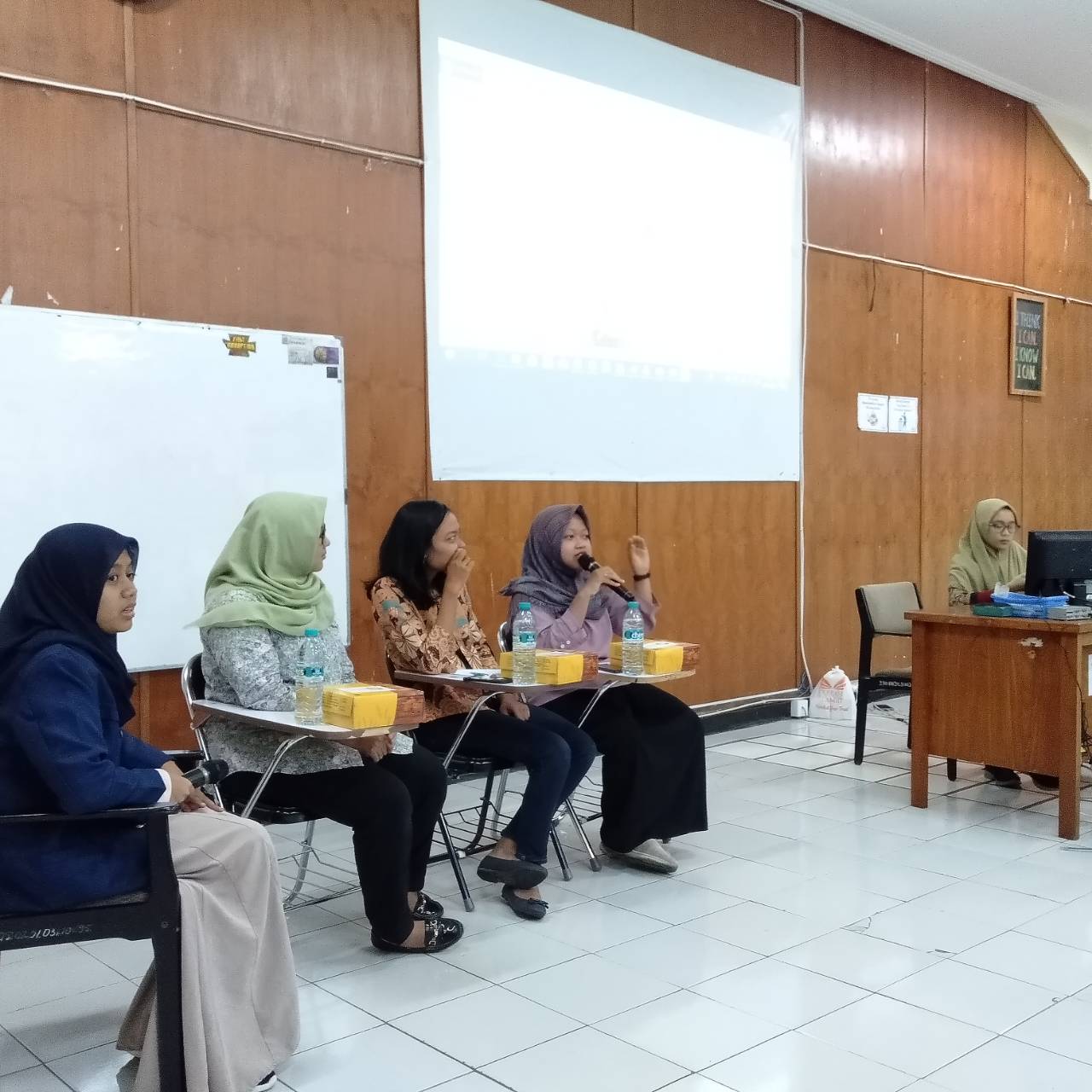 KHOIRININGTYAS Ayu Puspita memberikan paparannya dalam acara Share-on ft. BINPRES DAI bersama dua narasumber lainnya. (Foto: Istimewa)