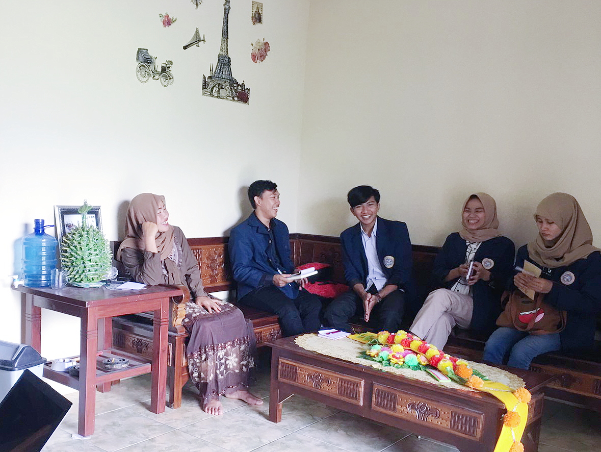 GROUP 2 LKMM-TM Period 1 2019 Universitas Airlangga conducted an interview to Ms. Parmi, Head of Duyung Hamlet, Duyung Village, Trawas Sub-District, East Java.