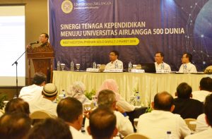 DARI kiri, Wakil Rektor II UNAIR Dr. Muhammad Madyan, SE., M.Si, M.Fin. (kiri); Direktur Keuangan Dr. Ardianto SE., M.Si., Ak.; Direktur Sumber Daya Manusia (SDM) Dr. Purnawan Basundoro S.S., M.Hum.; dan Direktur Sarana Prasarana dan Lingkungan (SPL) Karnaji, S.Sos., M.Si., dalam Rapat Kerja Eselon III dan IV di Hotel Hotel Best Western Premier Solo pada Jum’at–Sabtu (1–2/3/2019). (Foto: Feri Fenoria Rifa’i)