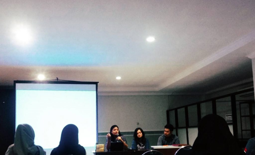Shinta Devi Rahayu, S.S., M.Hum (left) speaks in Chairil Anwar's room at FIB UNAIR building.