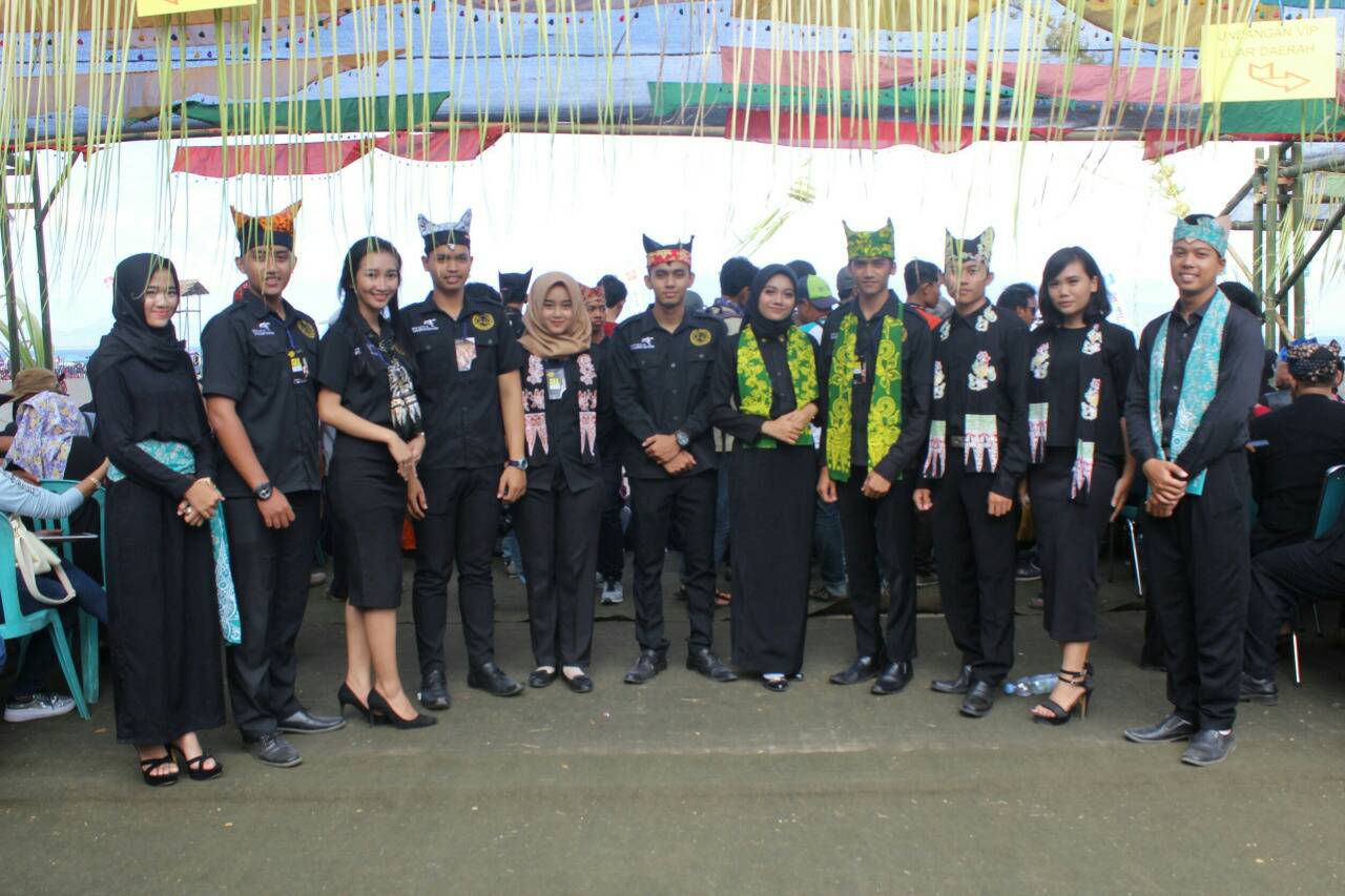 Munwa Pribadi sebagai tamu di acara Gandrung Sewu di Pantai Boom Marina tahun lalu. (Foto: M. Fariz)