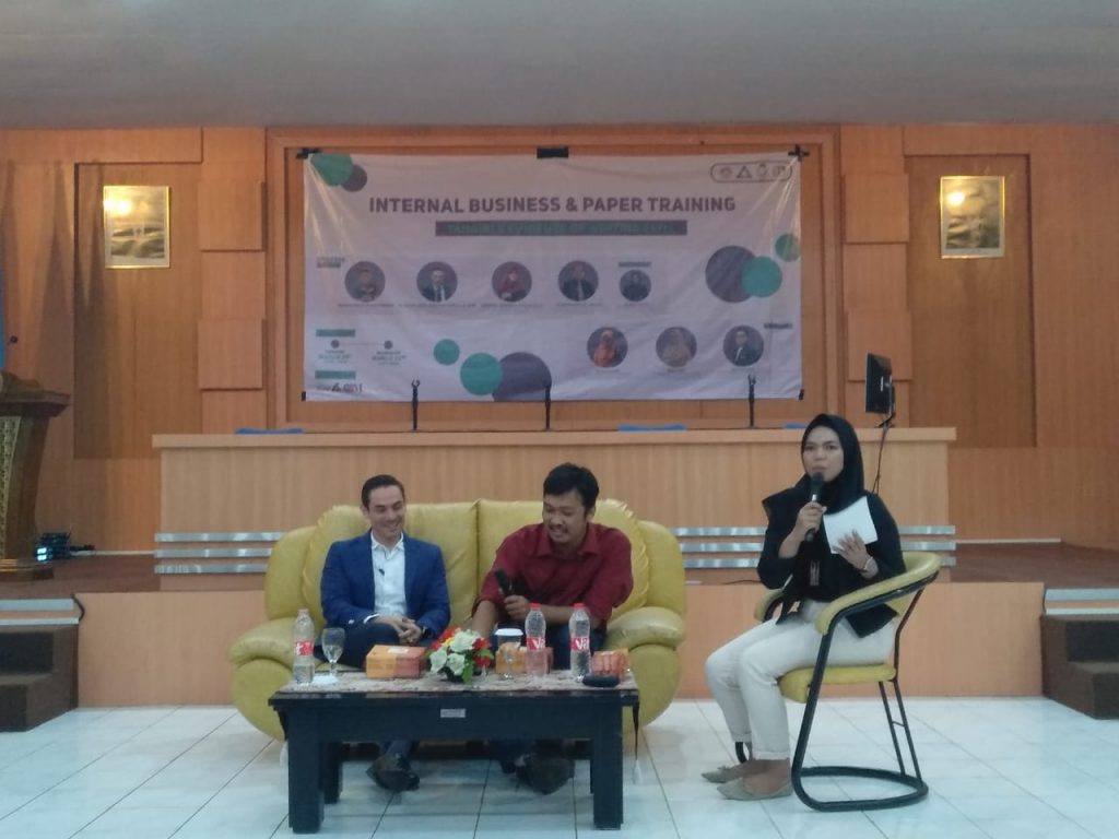 FEB UNAIR Lecturer, Dr. Miguel Angel Esquivias Padilla, IE., M.SE. (left) and Angga Erlando, S.E., M.Ec.Dev. (middle)