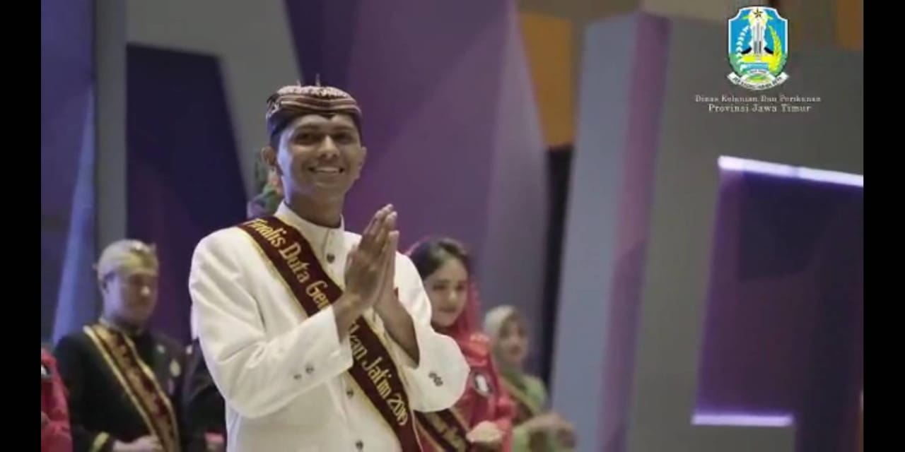 ROBBY Apriliano Salmon Sabami berhasil meraih juara I putra Grand Final pemilihan Duta Gemarikan Jawa Timur 2019 di ballroom lantai 3 Hotel Harris Gubeng, pada Kamis (21/3/2019). (Foto: Istimewa)