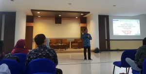 AIRLANGGA Career Fair, Janu Dewandaru in a seminar on Career Opportunies at Bank Indonesia (BI)