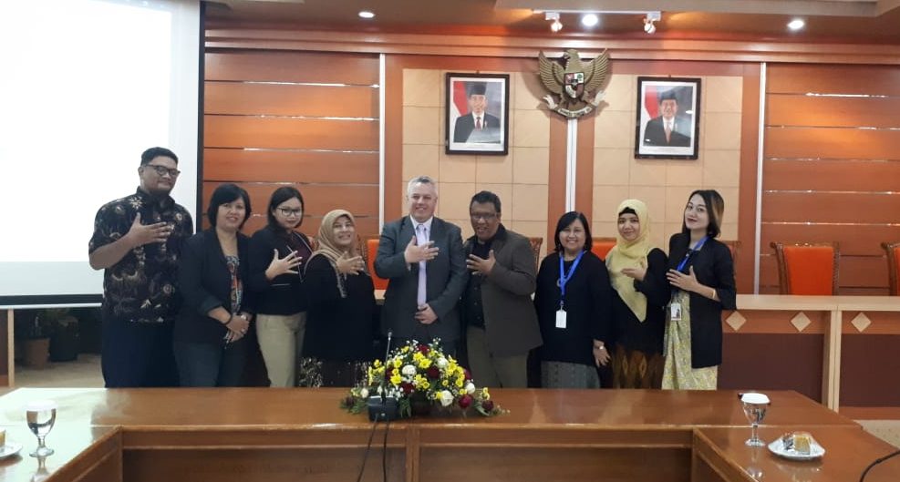 Head of UNAIR Media and Communication Program Dr. Santi Isnaini S.Sos., MM (fourth from the left) at FISIP UNAIR.