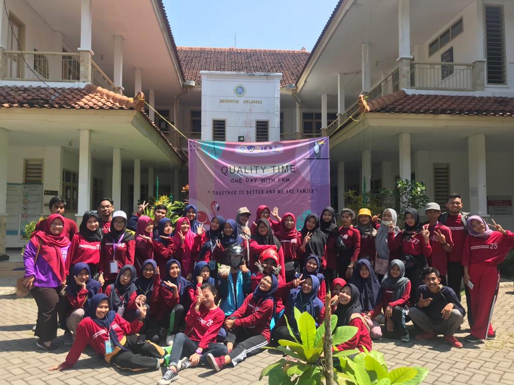 Foto bersama mahasiswa Ilmu Kesehatan Masyarakat seusai acara Q-time. (Foto: Istimewa)