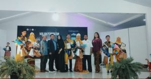 WINNER Campus Ambassador PSDKU UNAIR Banyuwangi 2019 bersama pada dewan juri. (Foto: Ragas)