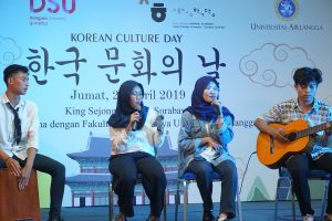 KING Sejong Institute bekerja sama dengan UNAIR berhasil menyelengarakan Korean Culture Day 2019 di (FIB) UNAIR pada Jumat (26/4/2019). (Foto: Erika Eight Novanty)