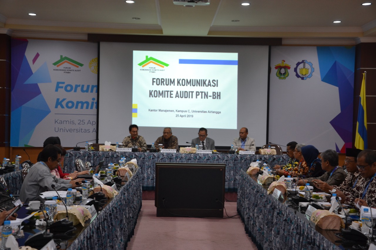 Suasana Forum Komunikasi Komite Audit 11 PTN BH yang dilaksanakan di UNAIR. (Foto: Nuri Hermawan)