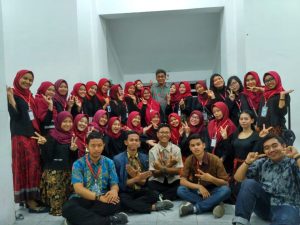 KOMIKAT PSM PSDKU UNAIR Banyuwangi seusai tampil pada acara Diesnatalis UNAIR ke 64 tahun 2018 (Foto: Istimewa)