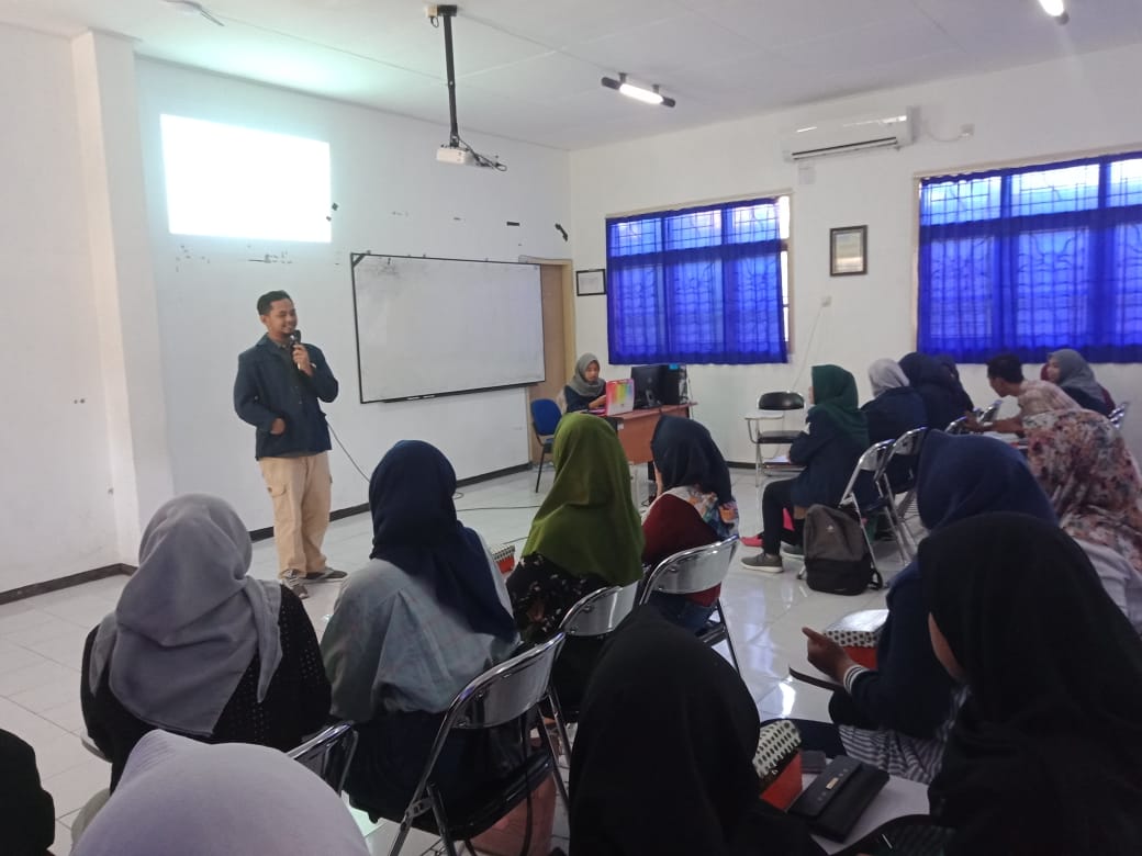 Suasana Sekolah Legislatif oleh B-PHA PSDKU UNAIR Banyuwangi. (Foto: Istimewa)