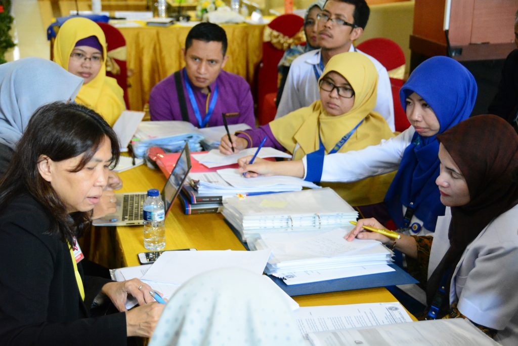 MOST left, dr. Lilik Marliana, MM., one of the surveyors from Hospital Accreditation Committee (KARS), reviews documents in the National Hospital Accreditation Standards Simulation Survey (SNARS) First Edition of Universitas Airlangga Teaching Hospital on Tuesday, April 9, 2019 at RSUA Hall, 8th Floor, Campus C UNAIR.