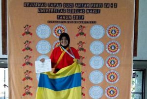 JUARA: Mardiana Sang Jaya Putri peraih emas dalam Kejurnas Tapak Suci di UNS. (Foto: Istimewa)