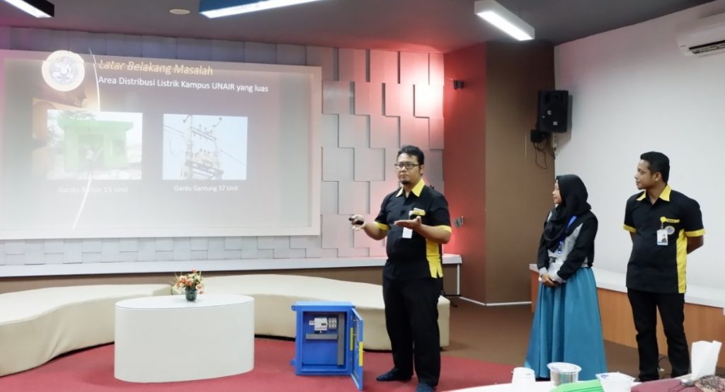 FROM THE LEFT: Asep Dirmawan, Karina Istiani, and Asep Suroso, while presenting their innovation, Information System for Electricity Monitoring of Universitas Airlangga (SiPETIR).