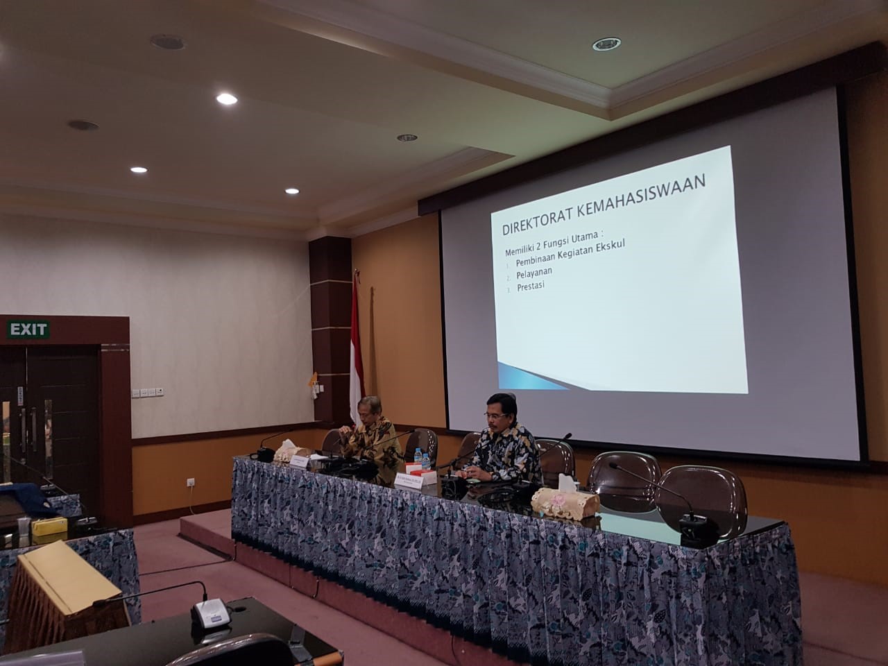 DIREKTUR Kemahasiswaan UNAIR Dr. M. Hadi Shubhan SH., MH., CN, memberikan sambutan sekaligus pembukaan acara. (Foto: Istimewa)