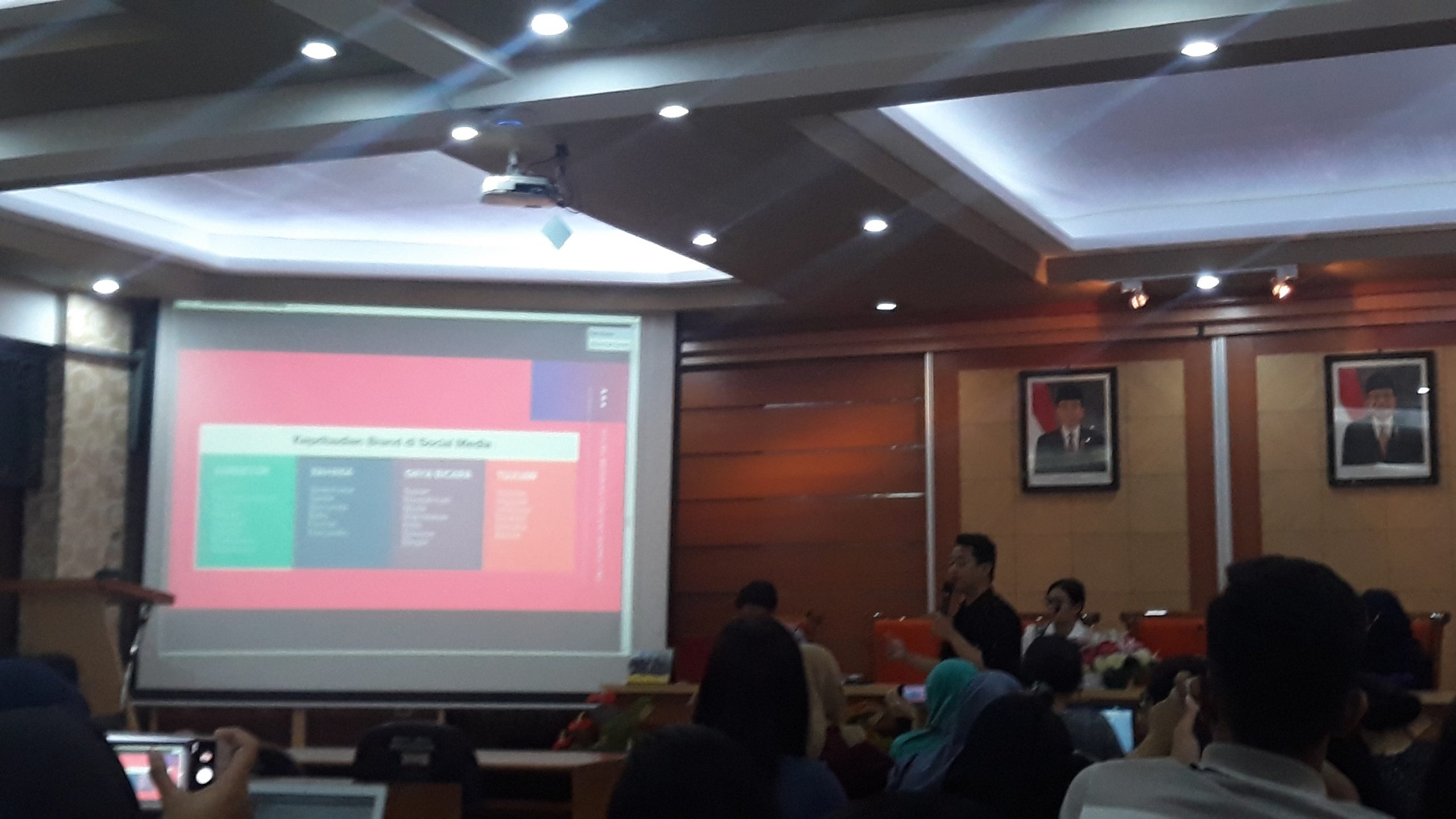 ADE Husni explained the characteristics of social media. (Photo: By courtesy)