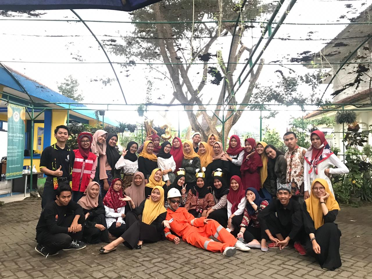 KOMPAK: Foto bersama FKM PSDKU 2017 seusai kegiatan Bazar Kewirausahaan. (Foto: Istimewa)