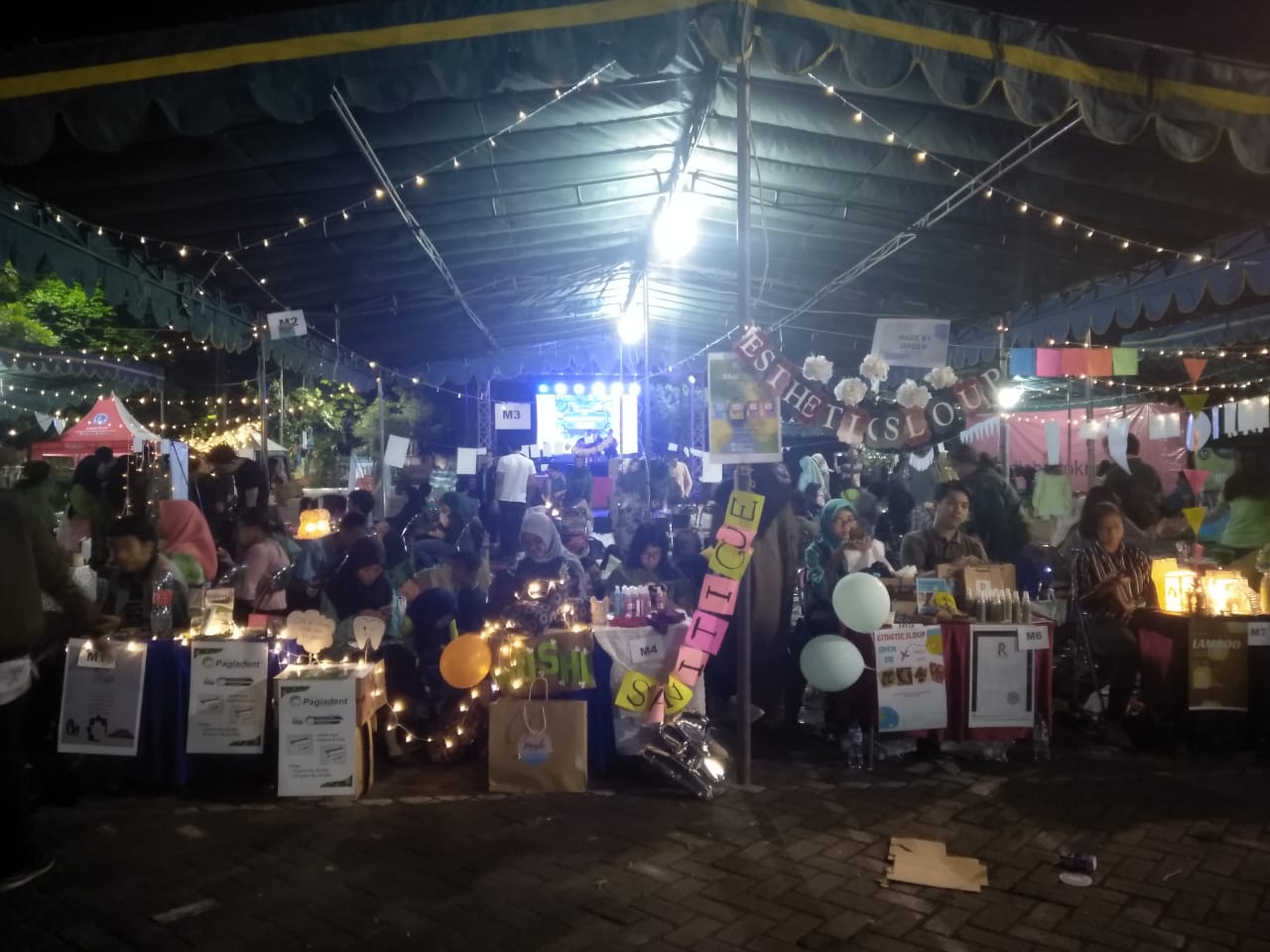 Entrepreneurship exhibition at 2019 Entrepreneur Day on Saturday, May 4, 2019 in the yard of UNAIR Campus B Master of Management.