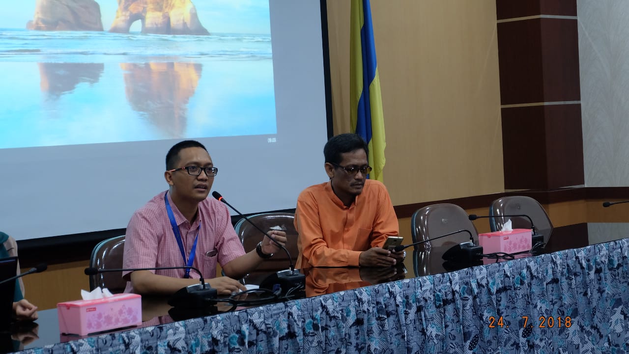 Ketua PPJPI UNAIR Muhammad Miftahussurur, dr., M.Kes., Sp.PD., Ph.D. (kiri) saat memberikan arahan pada sebuah kesempatan. (Foto: Istimewa)