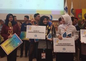 Student Activity Unit (UKM) of Indonesian Red Cross Volunteer Corps (KSR PMI) Universitas Airlangga managed to win two categories of competition at UNY National Competition of Volunteer Skills 2019. The event was held at Yogyakarta State University on Friday-Sunday, May 3-5, 2019.