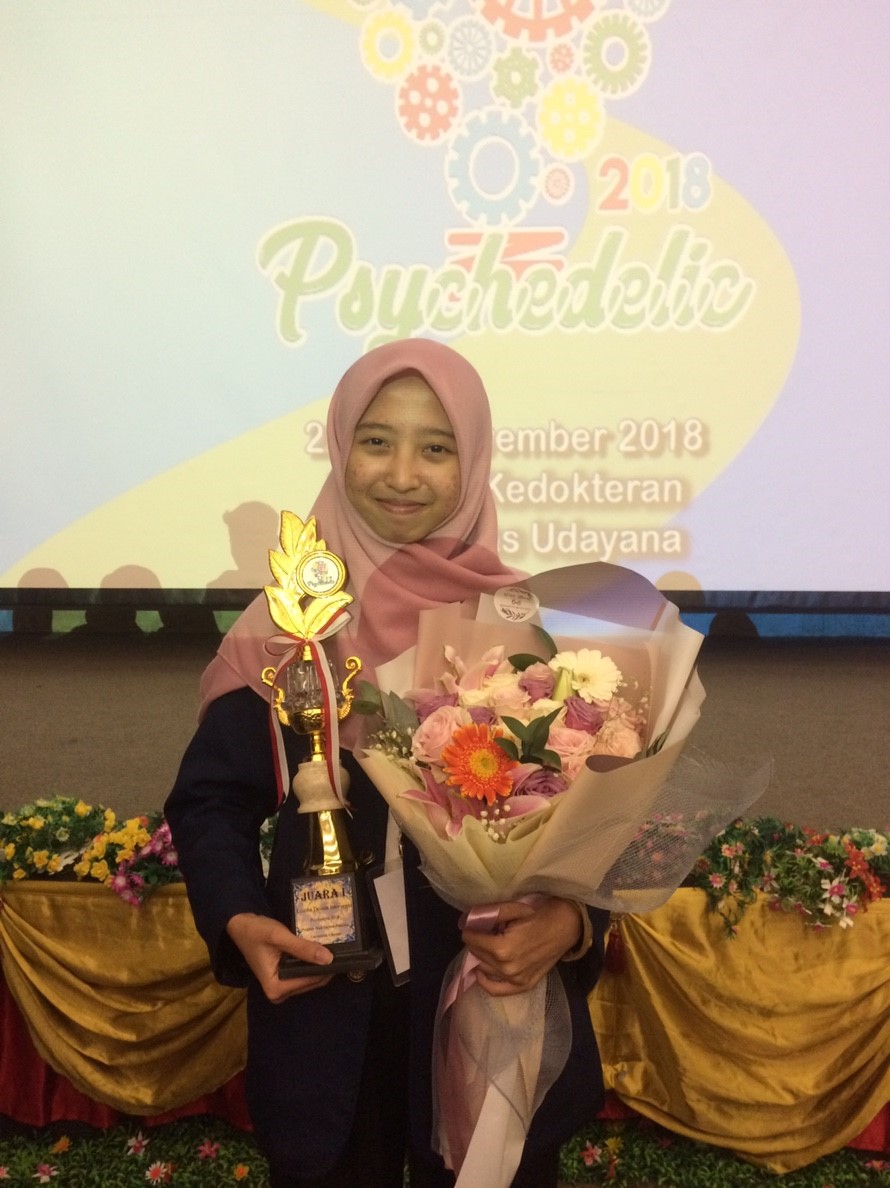 ROSYTA Nur Azizah, Mahasiswi Bidikmisi asal Fakultas Psikologi (Fpsi) Universitas Airlangga yang mempunyai semangat belajar di tanah perantauan. (Foto: Dok. Pribadi)