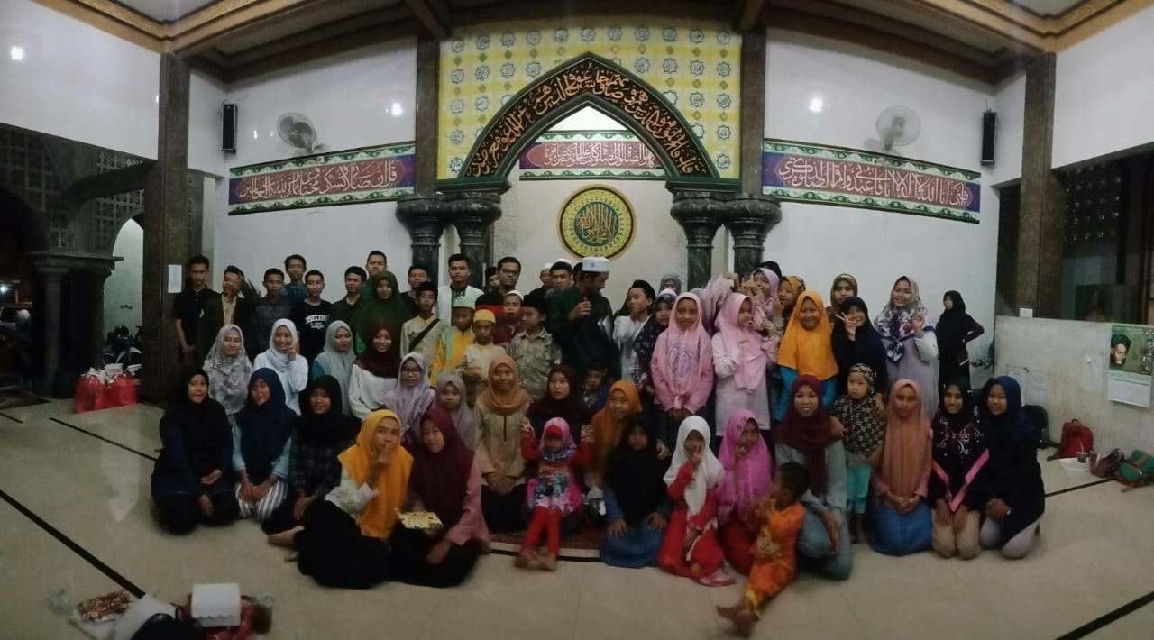 IKAMALA-Rawatungga adakan buka bersama dengan 40 anak yatim dan fakir miskin di Yayasan Darul Hikmah. (Foto:Istimewa)