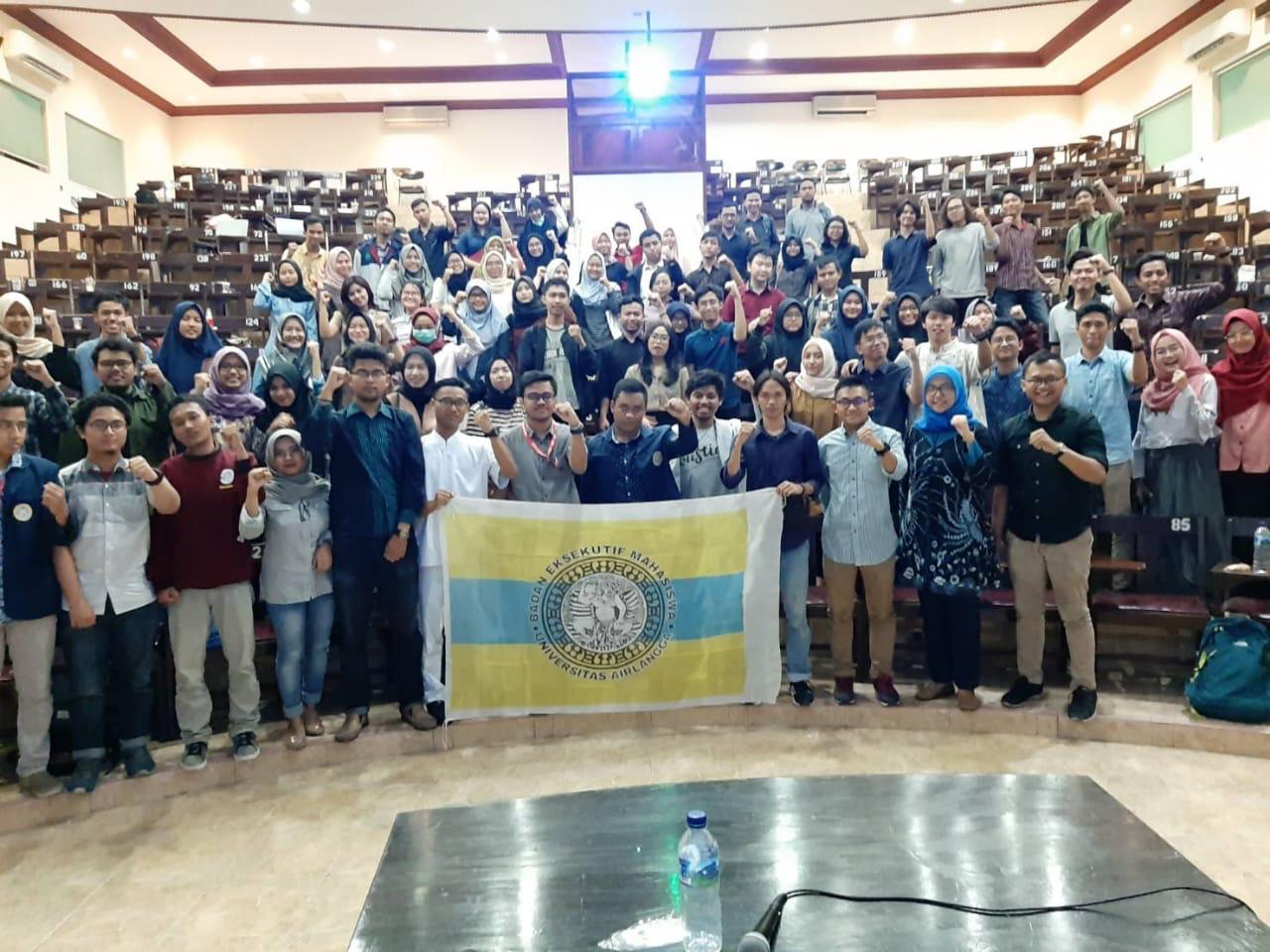 SESI foto bersama usai diskusi publik digelar. (Foto: Istimewa)