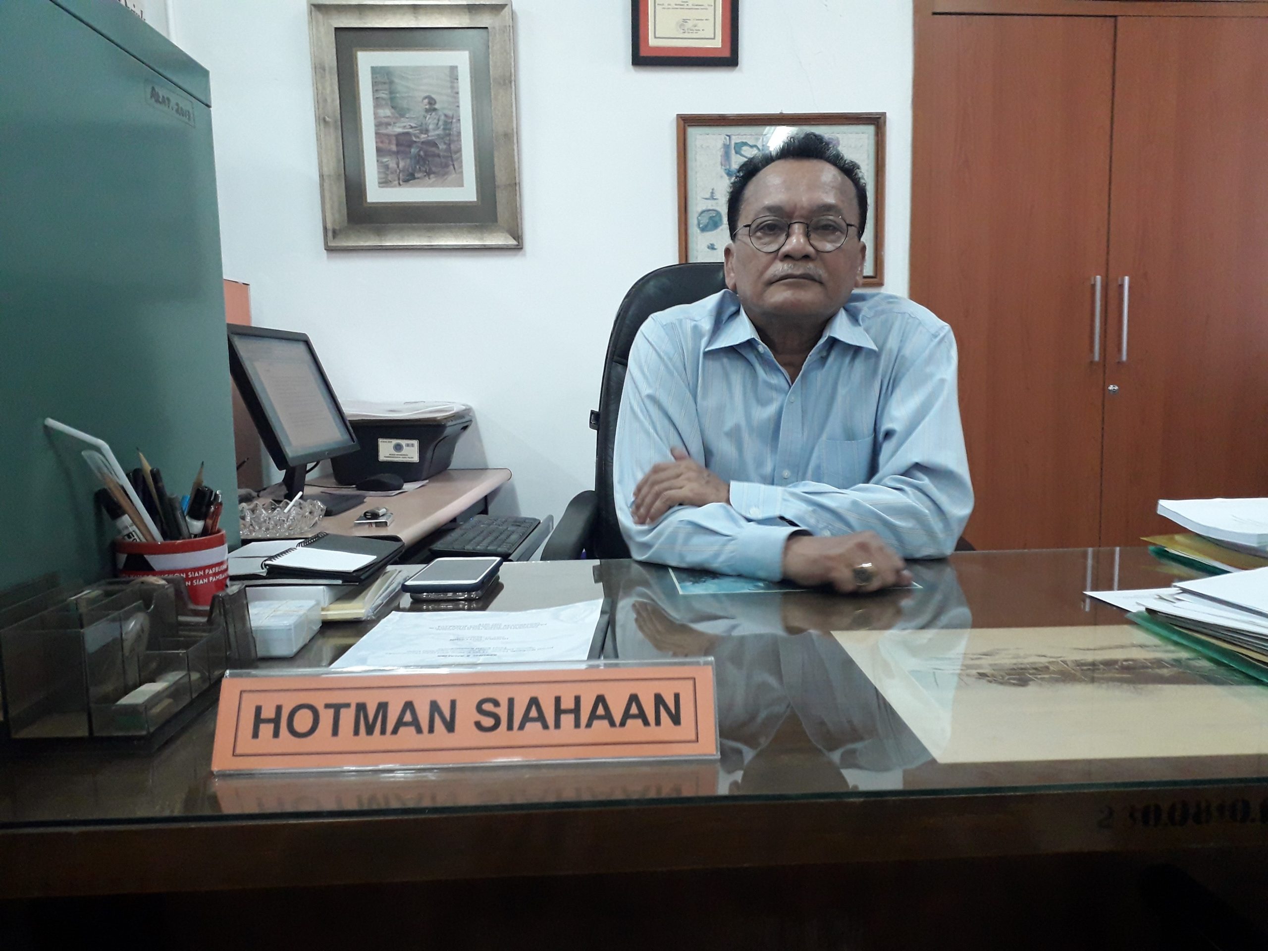 PROF. Hotman, salah seorang dosen program studi Sosiologi Fakultas Ilmu Sosial dan Ilmu Politik (FISIP) Universitas Airlangga. (Foto: Firman)