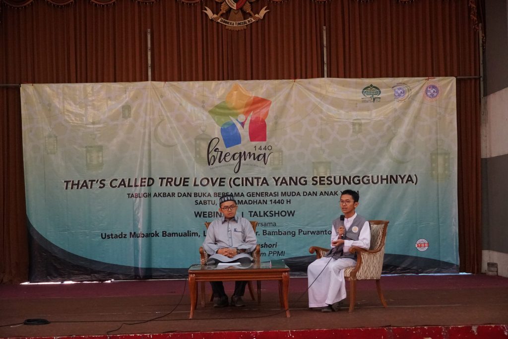 DR. BAMBANG in Tabligh Akbar talkshow at Graha Auditorium - BIK IPTEKDOK FK UNAIR on Saturday, May 18, 2019.