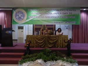 H. Agus Widyantoro, SH., MH (left) gives speech at the guidance event on Friday, May 3, 2019 at Vanda Hotel Gardenia Trawas Mojokerto.