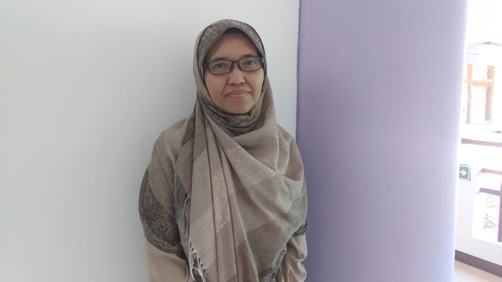 YULY Sulistyorini S.KM., M.Kes. Yuly salah satu dosen Agama Islam 2 Fakultas Kesehatan Masyarakat (FKM) Universitas Airlangga (UNAIR). (Foto: Ulfah Mu’amarotul Hikmah)