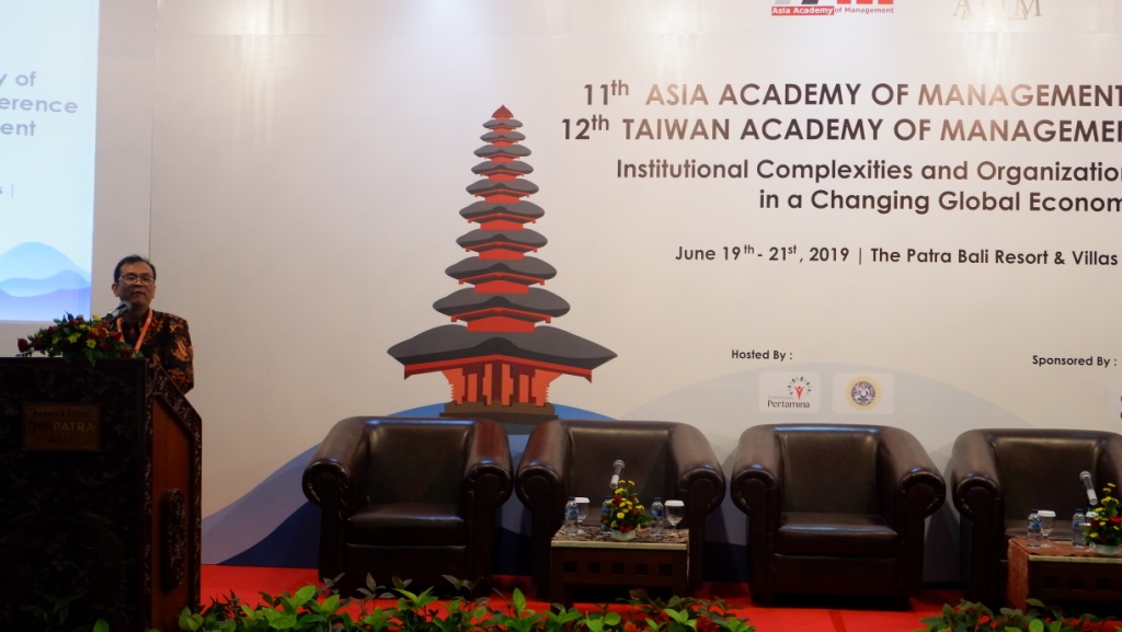 UNAIR Vice Rector II Opens AAOM 2019 International Conference