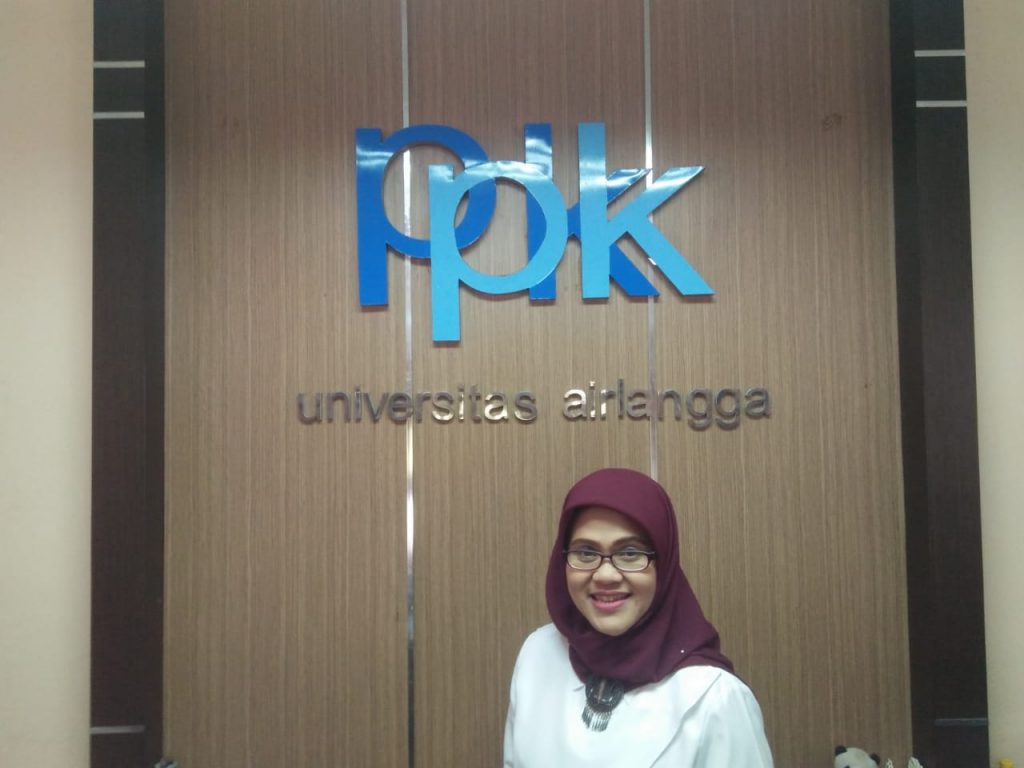 A lecturer of Faculty of Economics and Business (FEB), Universitas Airlangga , and coordinator for entrepreneurship in the Center for Career and Entrepreneurship Development (PPKK) unit, Dr. Tri Siwi Agustina SE., M.Si. (Photo: Nabila Amelia)