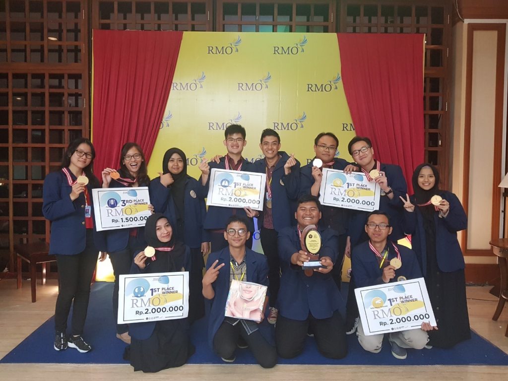 Delegates of Universitas Airlangga win the overall champion at Regional Medical Olympiad (RMO) at the Faculty of Medicine, Universitas Brawijaya on July 14, 2019. (Photo: By courtesy)