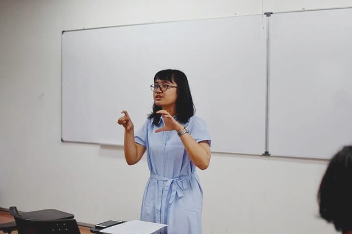 DEVI Salsabila (paling kiri), peraih Top 15 Best Speaker pada NUDC 2019 yang diselenggarakan oleh Ristekdikti di Universitas Airlangga, 18 Juli 2019 lalu. (Foto : Istimewa)