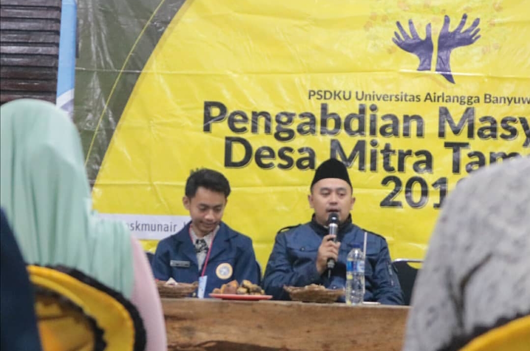 Head of Taman Sari Village while giving a speech. (Photo: Courtesy)