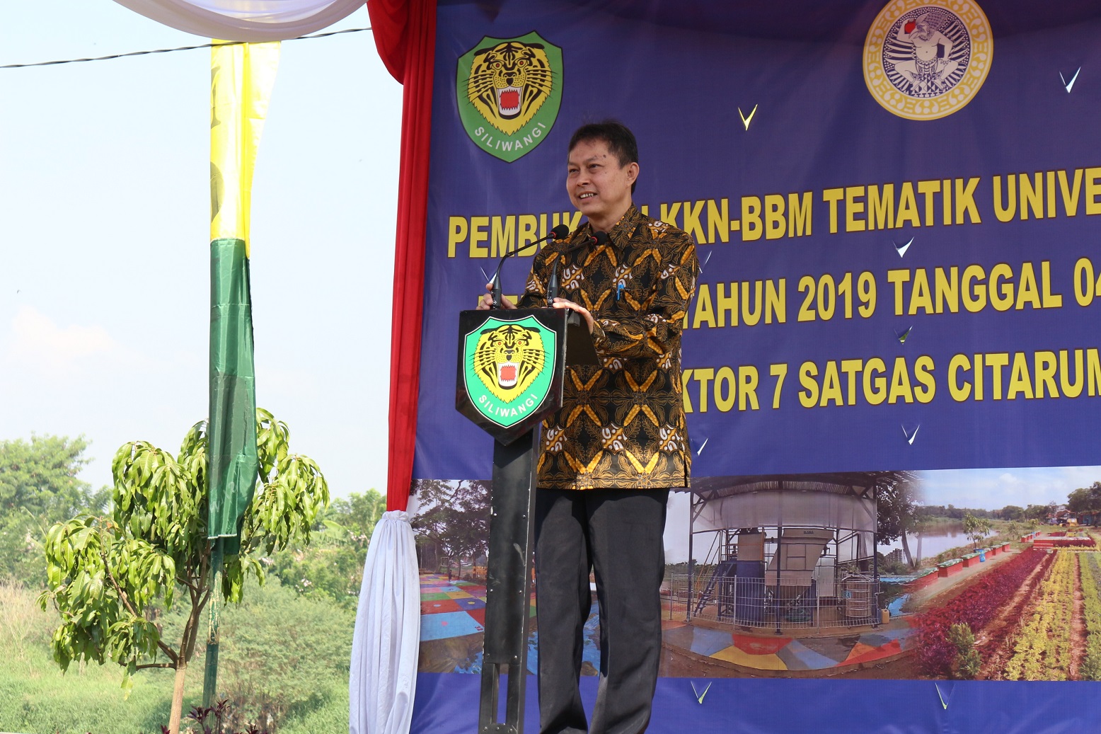 DIRECTOR Academic Affairs of Universitas Airlangga Prof. Dr. Bambang Sektiari Lukiswanto, DEA, DVM, gives a speech in the Opening of Thematic KKN BBM on Thursday, July 4, 2019 in Sukamukti Village, Bandung Regency. (Photo: Feri Fenoria Rifa'i)