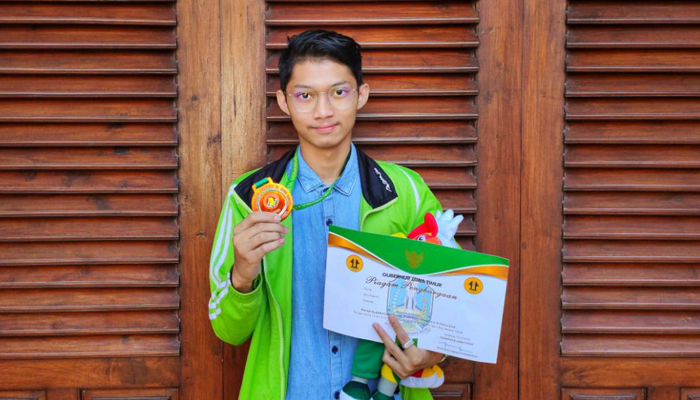 ALVREDO Satriawan Singgih, peraih Juara III Cabang Olahraga Catur Beregu pada Porprov Jatim IV yang diselenggarakan di Aula Angling Dharma Pemkab Bojonegoro pada 12 Juli 2019. (Foto : Istimewa)