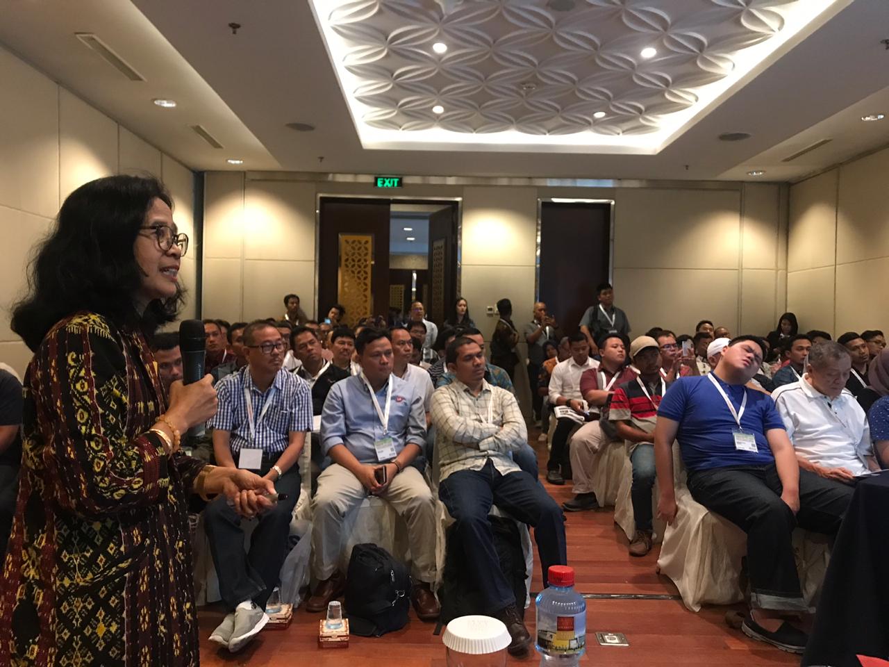 PROF. Dr. Lucia Tri Suwanti, drh., M.P., saat menjelaskan mengenai Solusi Tuntas Coccidiosis Pada Unggas pekan lalu dalam Indo Livestock 2019 Expo and Forum (4/7/19). (Foto: Istimewa)