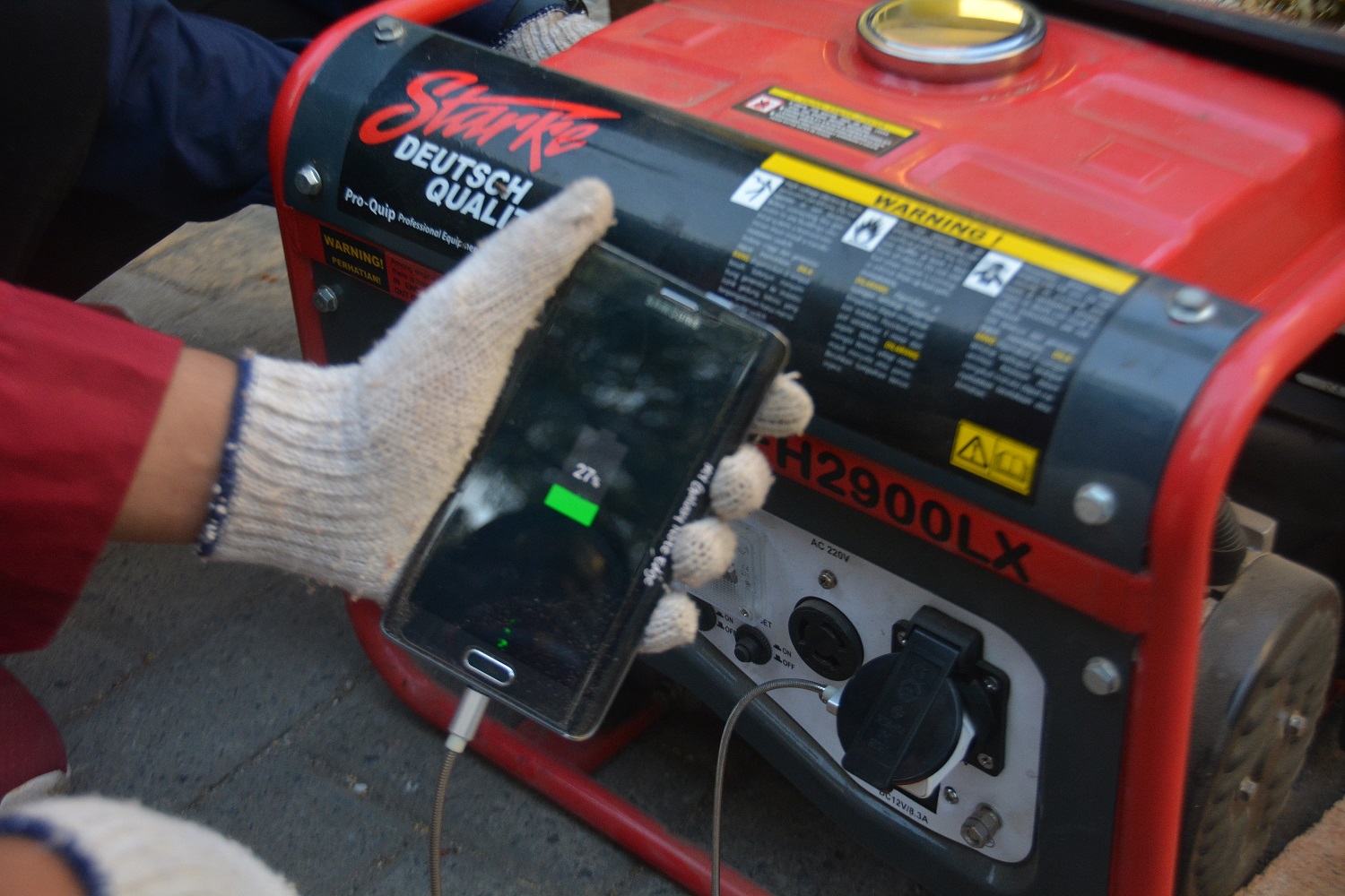 Trial test of innovation by FST UNAIR lecturers who make waste as a source of electricity. (Photo: By courtesy )