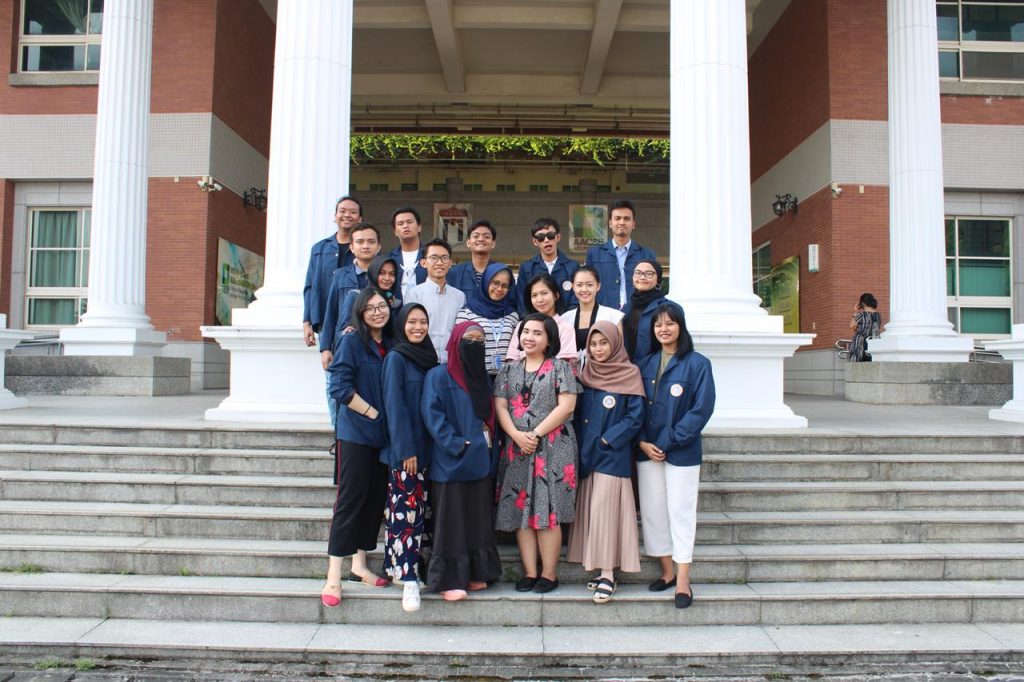 MAHASISWA Universitas Airlangga (UNAIR) yang mengikuti Summer Course di Asia University, Taiwan pada Kamis 29 Juli - 9 Agustus 2019. (Foto : Istimewa)