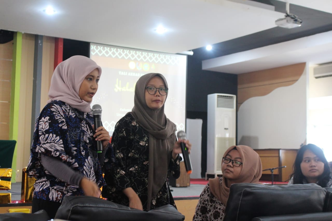 ALUMNI Program Studi Fisioterapi 2015 sedang melakukan sharing dengan Hima Fisioterapi pada acara Tali Akrab 2019. (Foto : Istimewa)