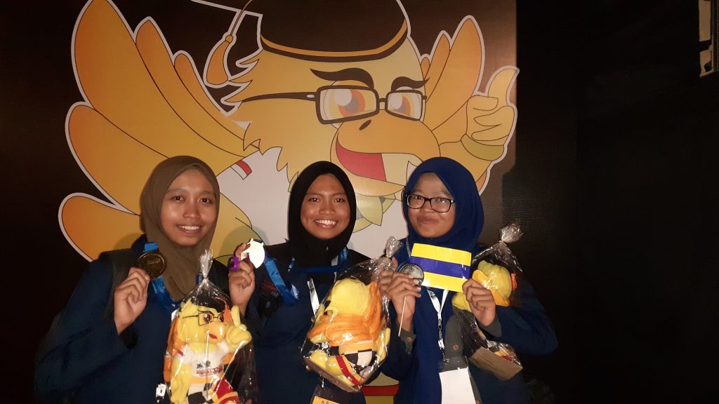 PKM-PE Survival Food Team, Tya Wahyun Kurniawati, Ningsih Putri Herman and Melly Octaviany, silver medalists at 32nd PIMNAS at Universitas Udayana on 31 August 2019. (Photo: Courtesy)