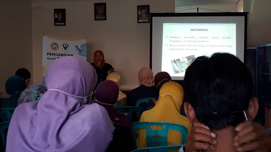 Presentation on tuberculosis. (Photo: Muhammad Wildan Suyuti)