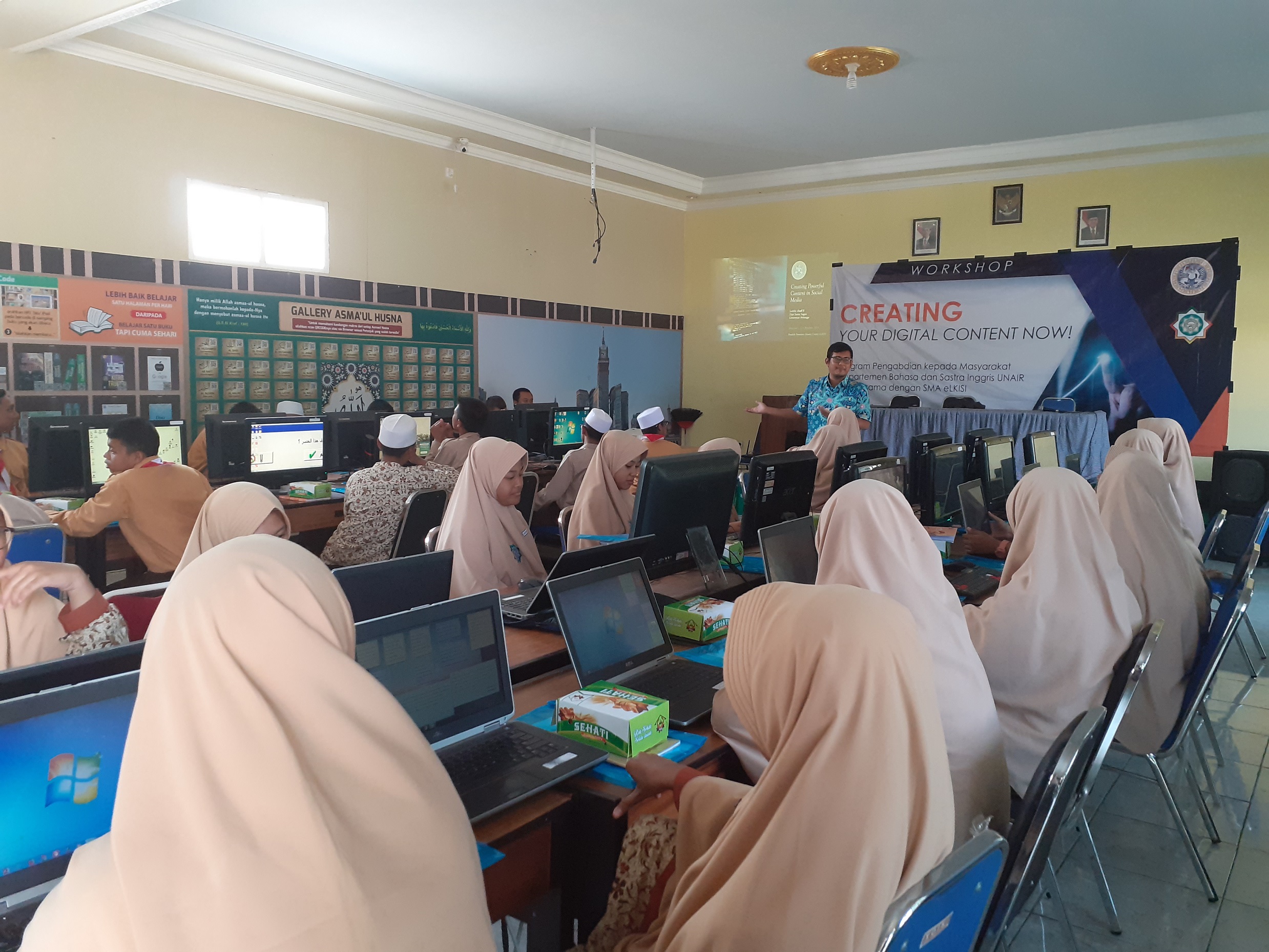 KEGIATAN Lokakarya Penulisan Konten Digital Kreatif yang diikuti 30 siswa SMP dan SMA di Smart Lab eLKisi. (Foto: Lailatul Fitriani)
